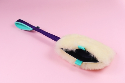 Pouch Owca M (fiolet) - szarpako-kieszonka z owczym futrem 