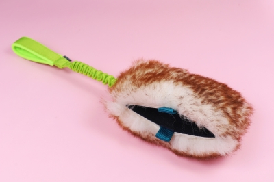 Pouch Owca L Amo (seledyn) - szarpako-kieszonka z owczym futrem